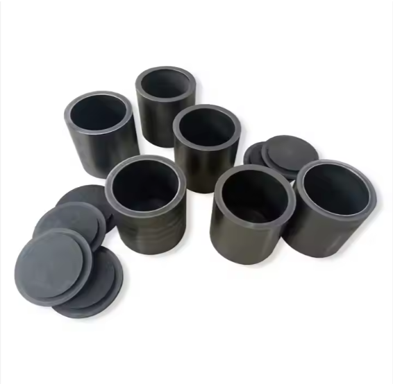 Graphite crucible with ceramic crucible